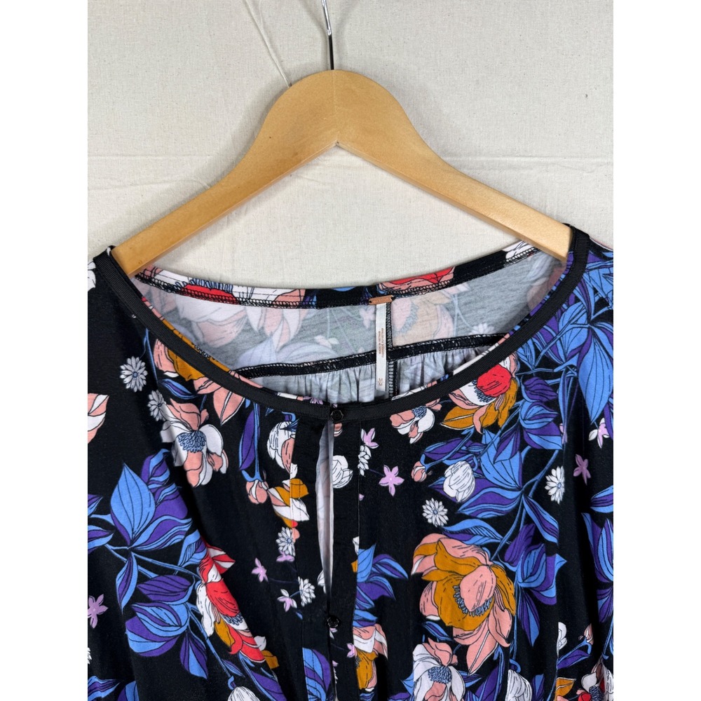 Free People Size Medium Top Shirt Black Floral Keepin On T-Shirt Boho Cropped - Picture 4 of 8